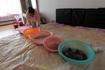 鄄城楼上漏水，住户失联，小区没物管，业主维权难！律师来支招……